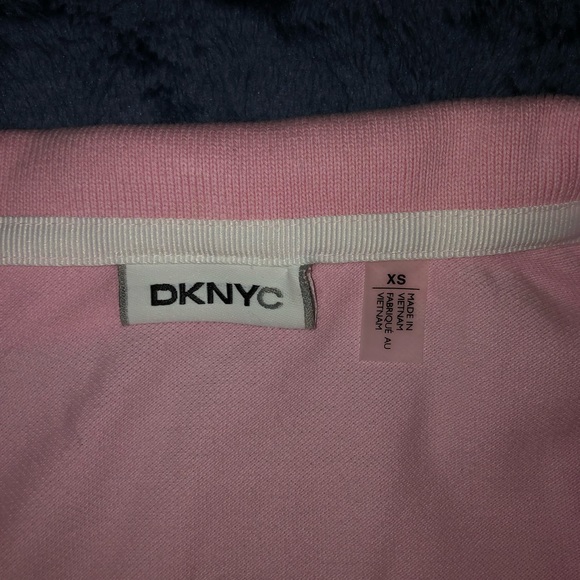 Cropped light pink button up top. DKNY - Picture 2 of 3